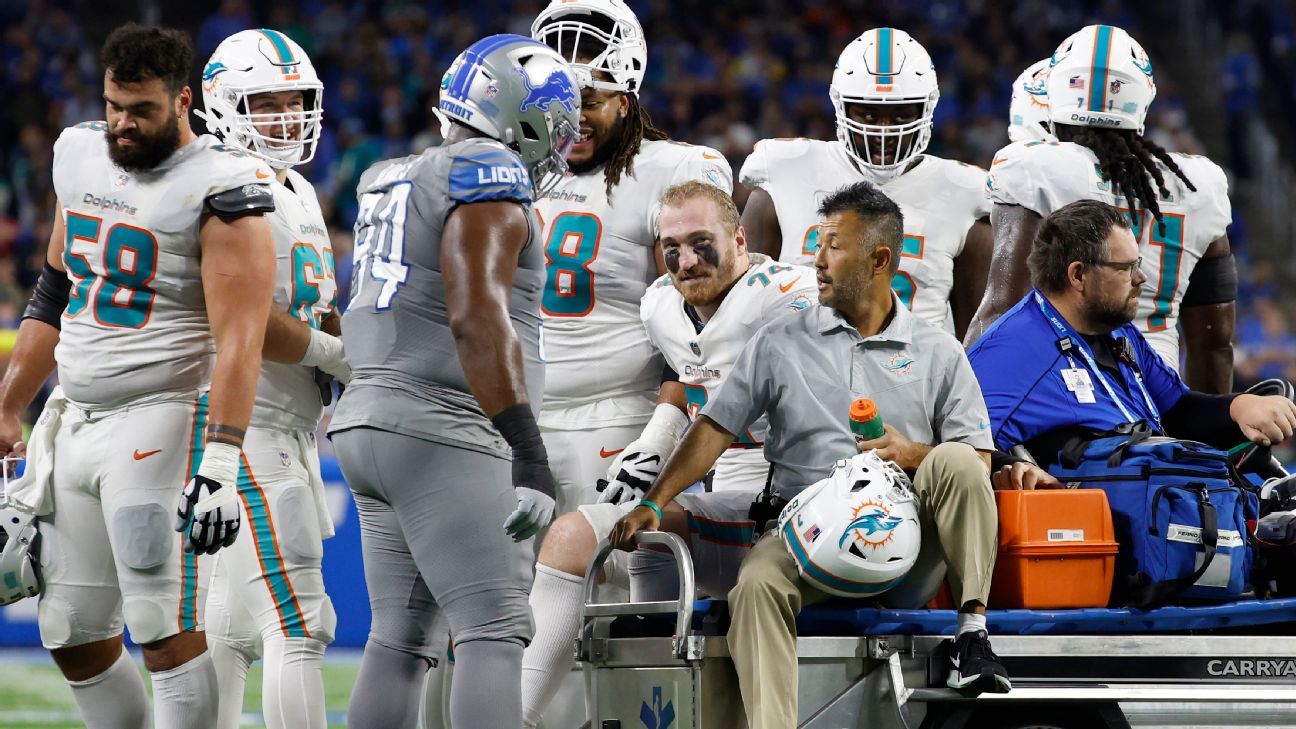 Dolphins LG Eichenberg carted off in 3rd quarter