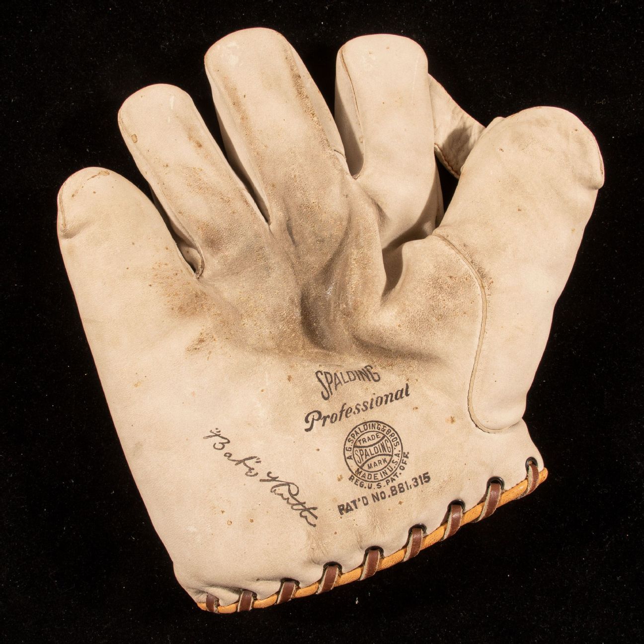 Babe Ruth glove fetches record .53M at auction