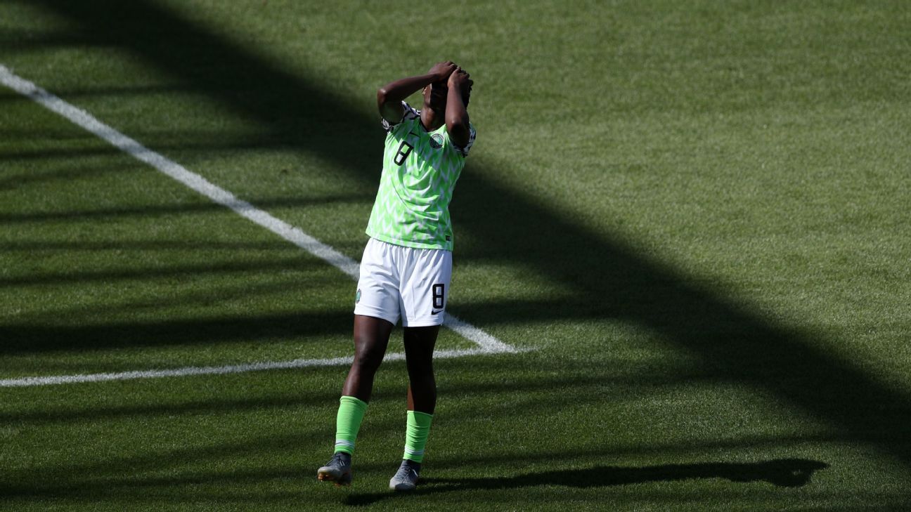 Photo of Nigeria en caos antes del Mundial, rupturas en el vestuario y malestar de Randy Waldrum