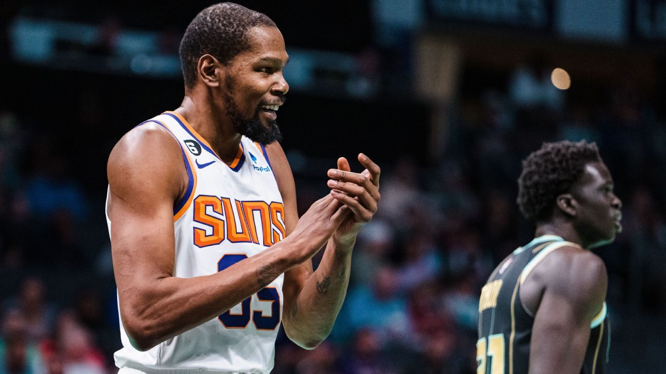 Kevin Durant, reduce da un infortunio, ha segnato 23 gol quando i Suns hanno vinto per la prima volta