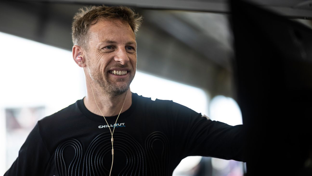 Le champion de F1 Jenson Button sent la chaleur lors de ses débuts en NASCAR