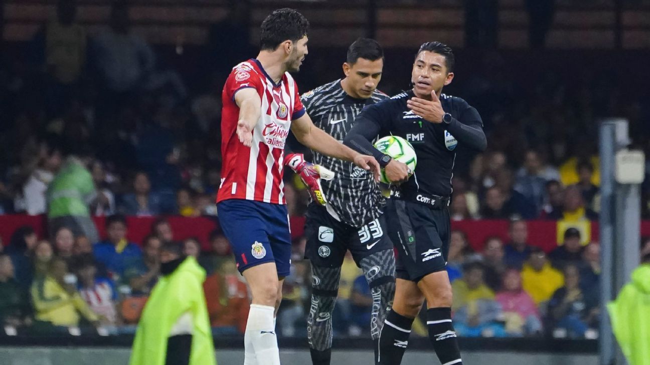 Felipe Ramos Rizzo supports Chivas’ disallowed goal and Fidalgo’s expulsion