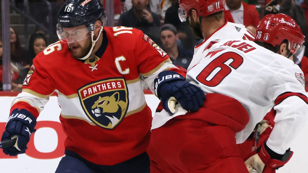 Panthers' Barkov leaves G3 with lower-body injury