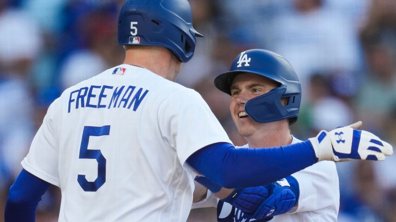 Dodgers' Freeman joins 2,000-hit club with double