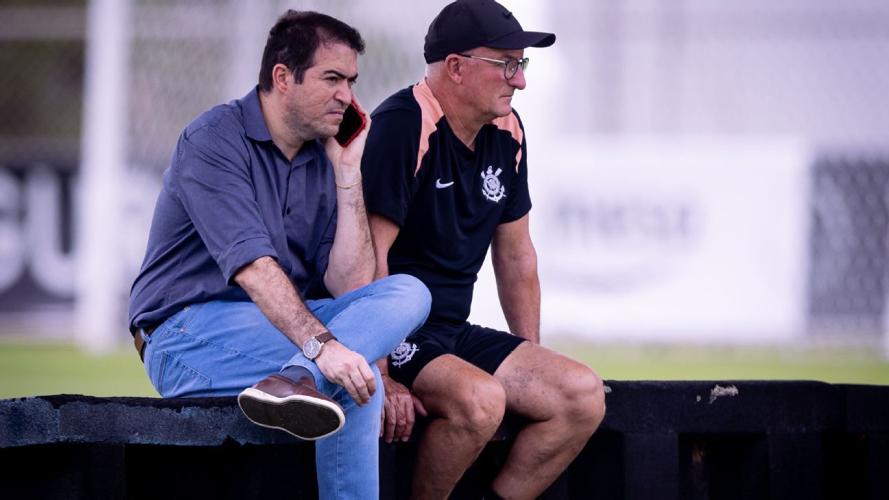 Corinthians encerra busca por reforços, desiste de Arthur Cabral e Renê e fecha elenco Corinthians encerra busca por reforços, desiste de Arthur Cabral e Renê e fecha elenco